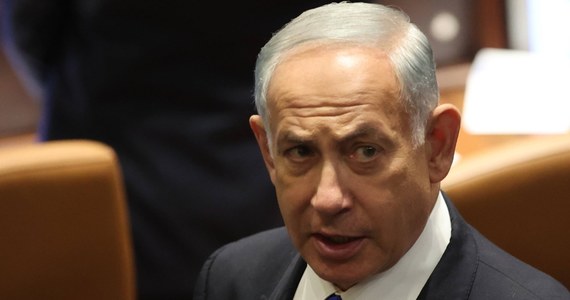 Benjamin Netanjahu, który poinformował w środę o porozumieniu w sprawie utworzenia nowego rządu Izraela z religijnymi i skrajnie prawicowymi partiami, skrytykował swoich przyszłych koalicjantów za zapowiedzi nowych ustaw zezwalających na dyskryminację społeczności LGBTQ.