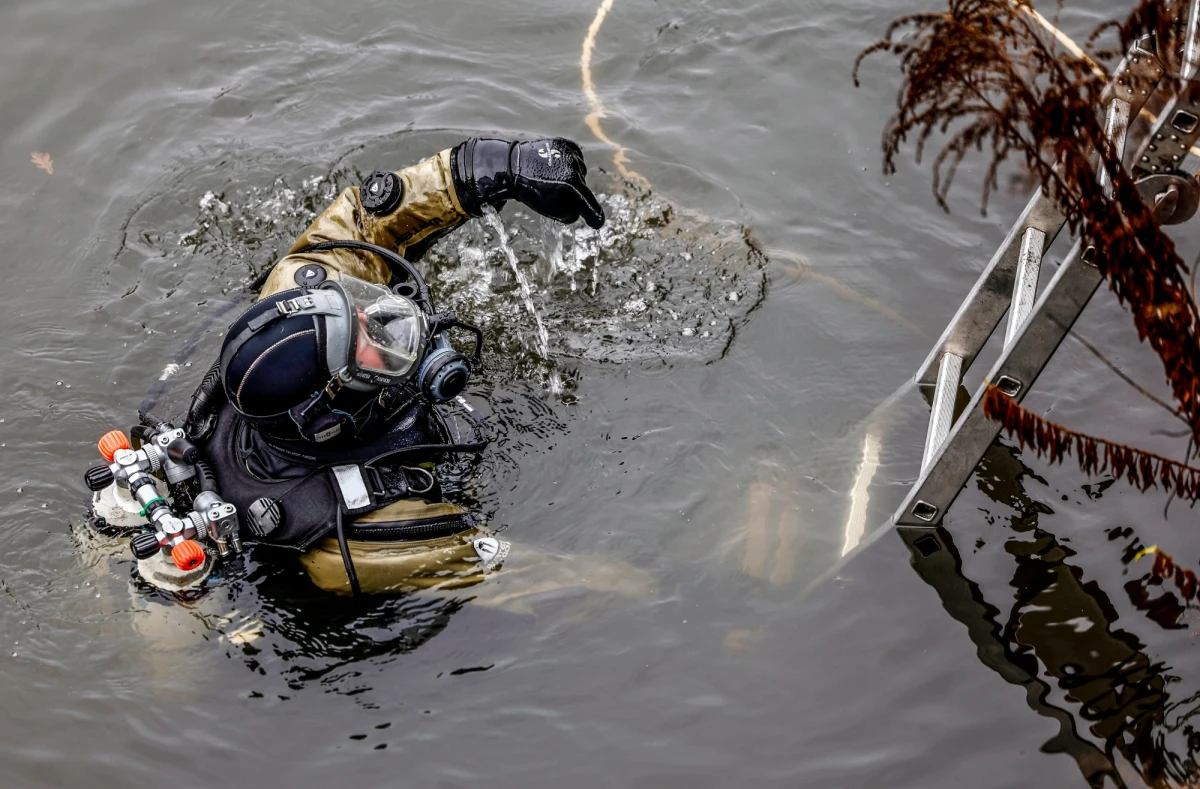 Nurkowie przeszukali kanał żeglugowy w Belinie w poszukiwaniu zrabowanych skarbów z Drezna. W połowie grudnia niemiecka policja poinformowała, że po trzech latach od włamania do skarbca Grünes Gewölbe (Zielone Sklepienie – red.) śledczy znaleźli dużą część łupu – właśnie w stolicy Niemiec. 