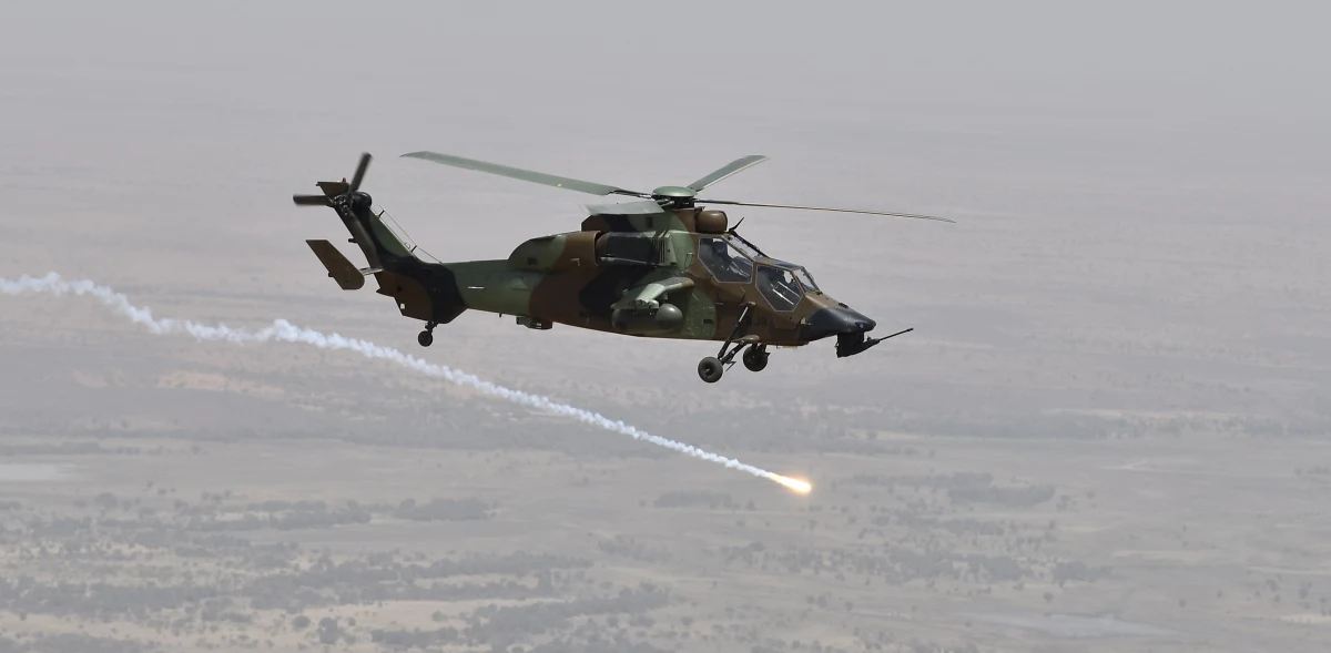 Śmigłowiec wojskowy rozbił się w Nigrze podczas lądowania na lotnisku w stolicy kraju, Niamey. Trzy osoby znajdujące się na pokładzie, w tym zagraniczny instruktor, zginęły na miejscu - podaje agencja Reutera. 