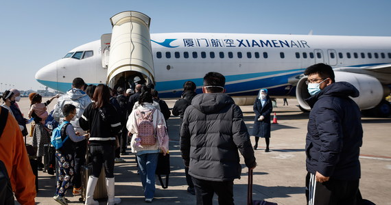​Chiny po trzech latach od rozpoczęcia pandemii koronawirusa zniosą obowiązek kwarantanny dla przyjeżdżających do kraju - podają zagraniczne agencje. Wielka zmiana ma zostać wprowadzona 8 stycznia.