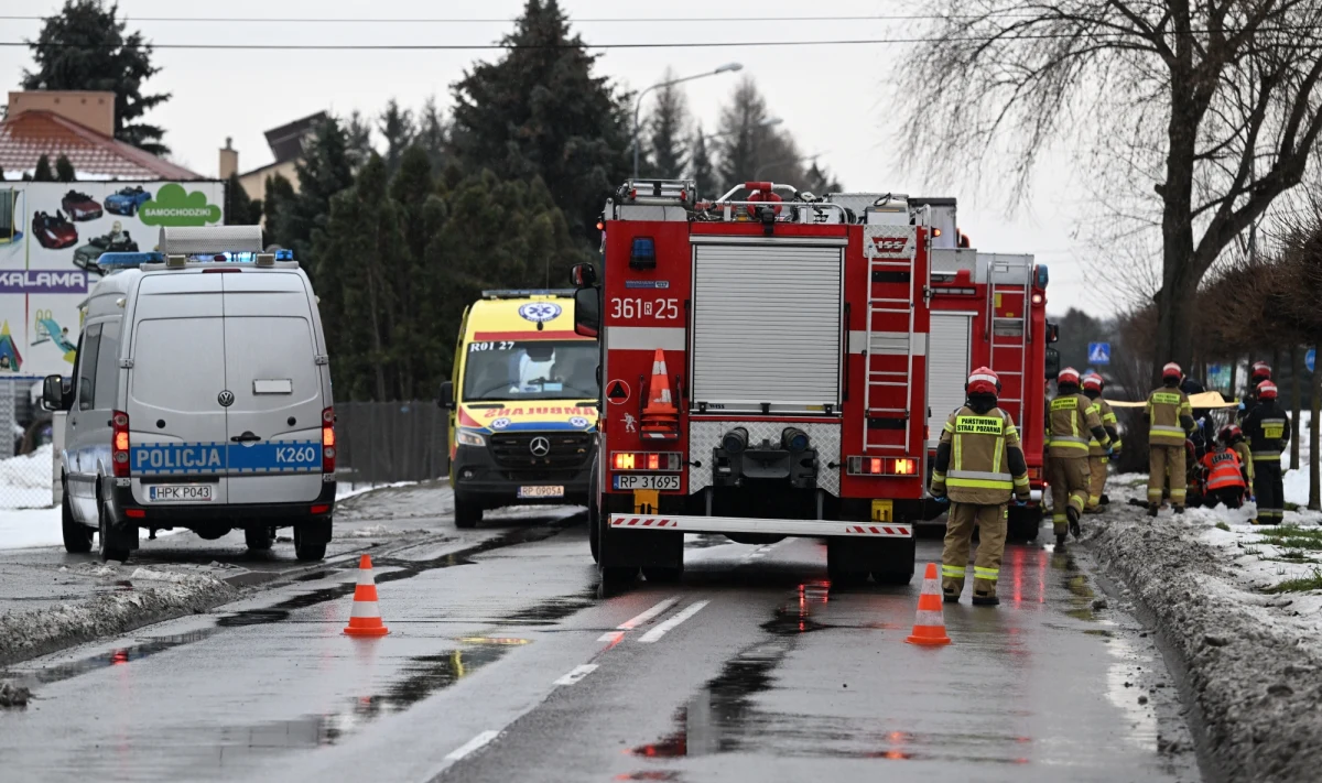 W sobotę i niedzielę strażacy wyjeżdżali do gaszenia pożarów 373 razy, zginęły dwie osoby, a 15 zostało rannych - poinformował w niedzielę wieczorem rzecznik prasowy PSP bryg. Karol Kierzkowski. 