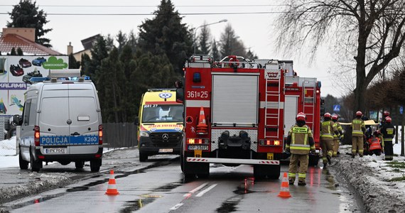 W sobotę i niedzielę strażacy wyjeżdżali do gaszenia pożarów 373 razy, zginęły dwie osoby, a 15 zostało rannych - poinformował w niedzielę wieczorem rzecznik prasowy PSP bryg. Karol Kierzkowski. 