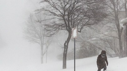 Zimowy paraliż w USA: Służby ratownicze utknęły w śniegu, ludzie zamarzali w autach