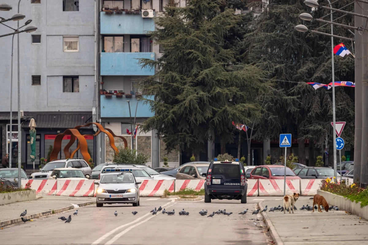 Armia serbska poinformowała wieczorem, że w związku z napięciami w Kosowie postawiła swoje wojska w stan podwyższonej gotowości bojowej.