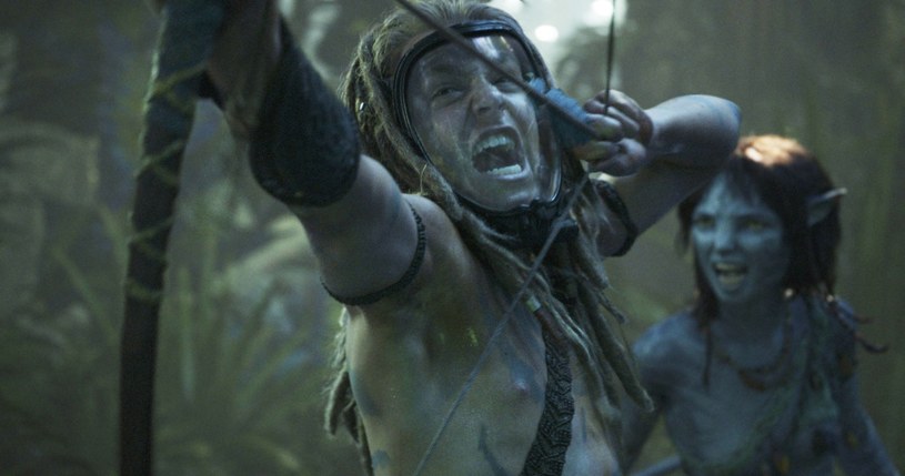 Brak konkurencji i niesłabnące zainteresowanie nowym filmem Jamesa Camerona sprawiły, że drugi "Avatar" wciąż pozostaje niepokonany w północnoamerykańskim box-office. Na jego koncie na tamtejszym rynku jest już 253,7 miliona dolarów. W połączeniu z zyskami na pozostałych światowych rynkach sprawia to, że film Camerona zarobił już blisko 855 milionów dolarów i awansował na piąte miejsce listy najbardziej kasowych filmów roku.