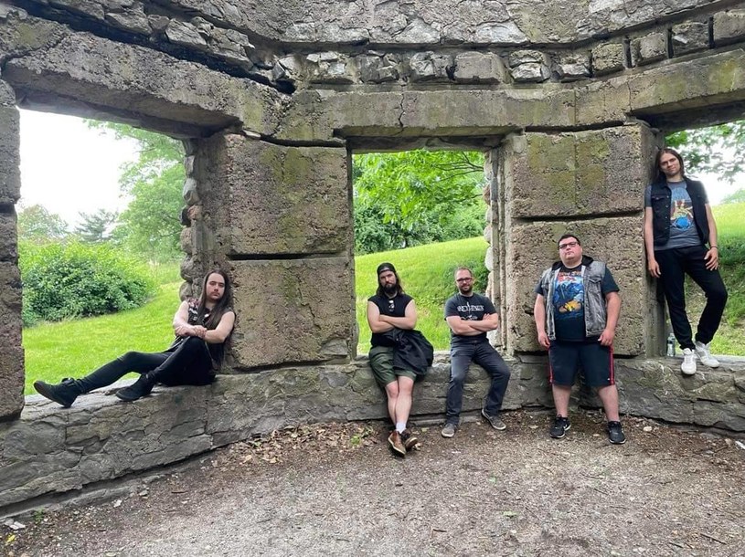 Kanadyjska grupa Gatekeeper nagrała drugą płytę, którą promuje singlem "Exiled King". 