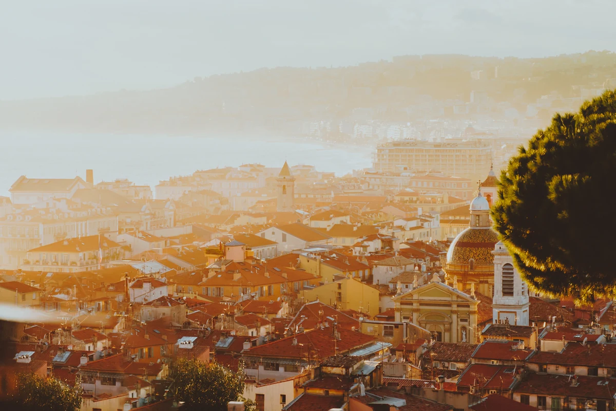 Niecodzienna ekologiczna propozycja władz Francuskiej Riwiery. Mieszkańcy tego regionu, którzy pozbędą się samochodów najbardziej zanieczyszczających powietrze, będą mogli darmowo korzystać z transportu publicznego.