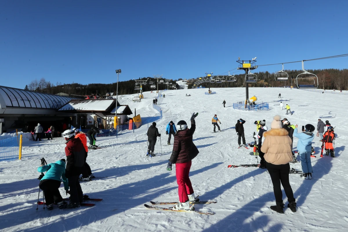 W Tatry powróciła zima. Wczoraj spadło kilka centymetrów śniegu, a temperatura w  górach ponownie spadła poniżej zera.