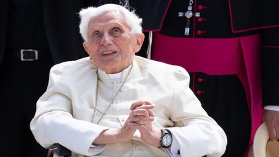 Benedykt XVI jest "bardzo chory". Franciszek poprosił o modlitwę