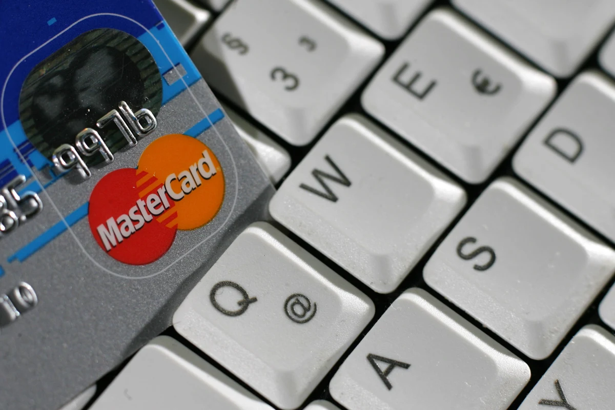 Piątek 30 grudnia to ostatni dzień w tym roku, kiedy będzie można zrobić standardowy przelew - przypomina w komunikacie Krajowa Izba Rozliczeniowa. Tego dnia odbędą się dwie sesje rozliczeniowe - o 9:30 i 13:30 - dodaje KIR.