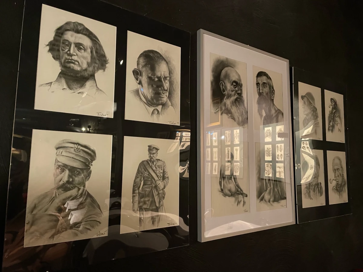 Portrety mężczyzn i kobiet w różnym wieku, subtelne i niezwykle precyzyjne można oglądać na wystawie prac dr Tomasza Wiatra w sali Teatru 38 w krakowskim Klubie "Pod Jaszczurami".

