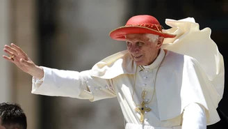 Benedykt XVI nieraz zaskakiwał ubiorem. Był ikoną papieskiego stylu