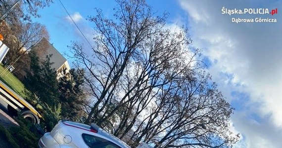 Ponad 2,5 promila alkoholu w organizmie miał 50-letni kierowca, który "zaparkował" na rondzie w Dąbrowie Górniczej. Zza kierownicy wyciągnęli go świadkowie, którzy zawiadomili policję.
