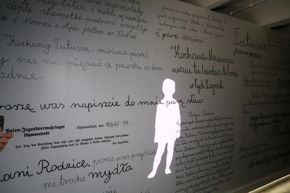 Muzeum Dzieci Polskich - ofiar totalitaryzmu zostało właścicielem dwóch budynków na terenie dawnego niemieckiego obozu koncentracyjnego dla polskich dzieci przy ul. Przemysłowej w Łodzi. Właśnie podpisano trzy akty notarialne dotyczące zakupu nieruchomości pod utworzenie siedziby stałej tej instytucji w Łodzi oraz oddziału w Dzierżąznej.

