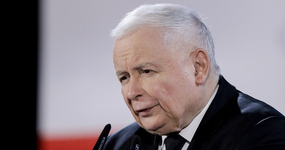 Jarosław Kaczyński wraca do sił po operacji kolana, ale na razie pozostanie w szpitalu. Prezes PiS wróci do domu nie wcześniej niż po Nowym Roku - informuje Interia.
