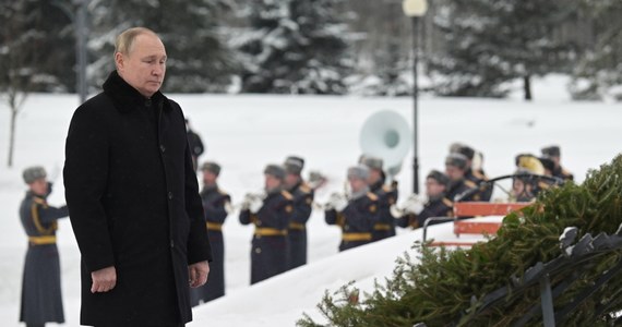 Rosyjscy żołnierze biorący udział w wojnie z Ukrainą będą mogli za darmo przechowywać nasienie w bankach spermy - pisze na swoich stronach portal stacji CNN, powołując się na państwową agencję TASS.