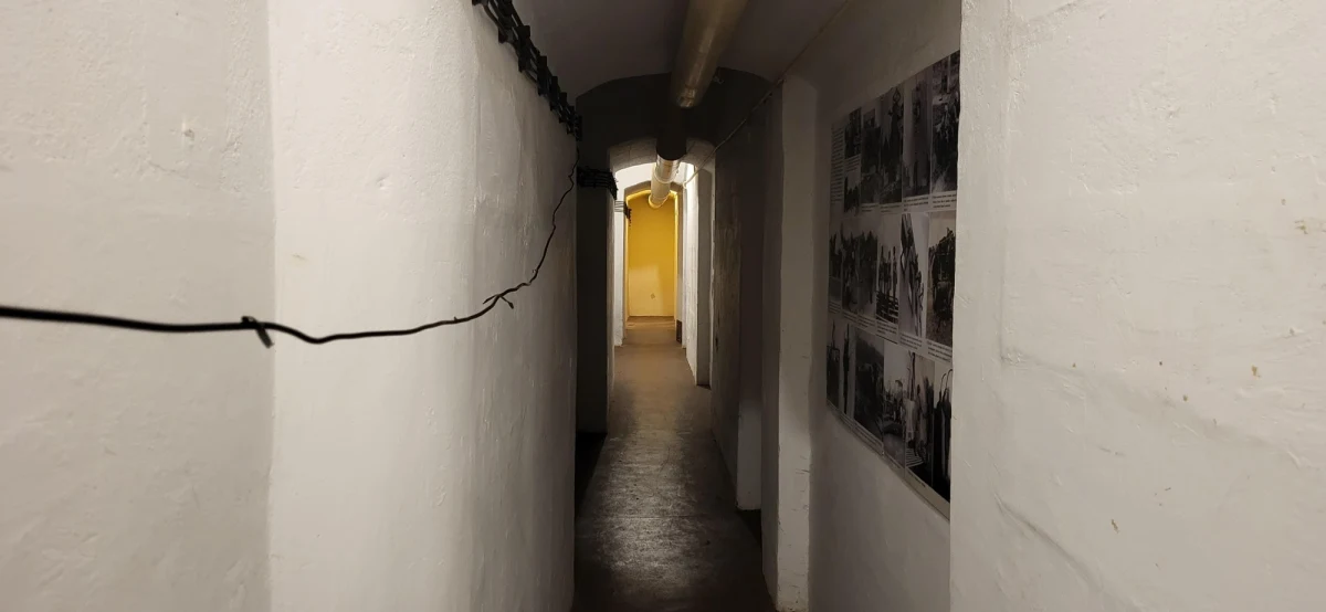 To jedna z nietypowych form spędzania ostatniej nocy w roku. W Poznaniu chętni mogą całą noc spędzić w... podziemnym schronie. Miejsce jest przystosowane między innymi do grania w planszówki, czytania książek czy zabaw ze swoimi czworonożnymi pupilami, które pod ziemią nie usłyszą nawet najmniejszej petardy. 