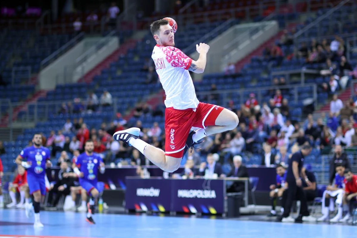 ​Polscy piłkarze ręczni przegrali z Tunezją 31:32 (14:18) w swoim pierwszym meczu odbywającego się w Krakowie turnieju 4Nations Cup. 