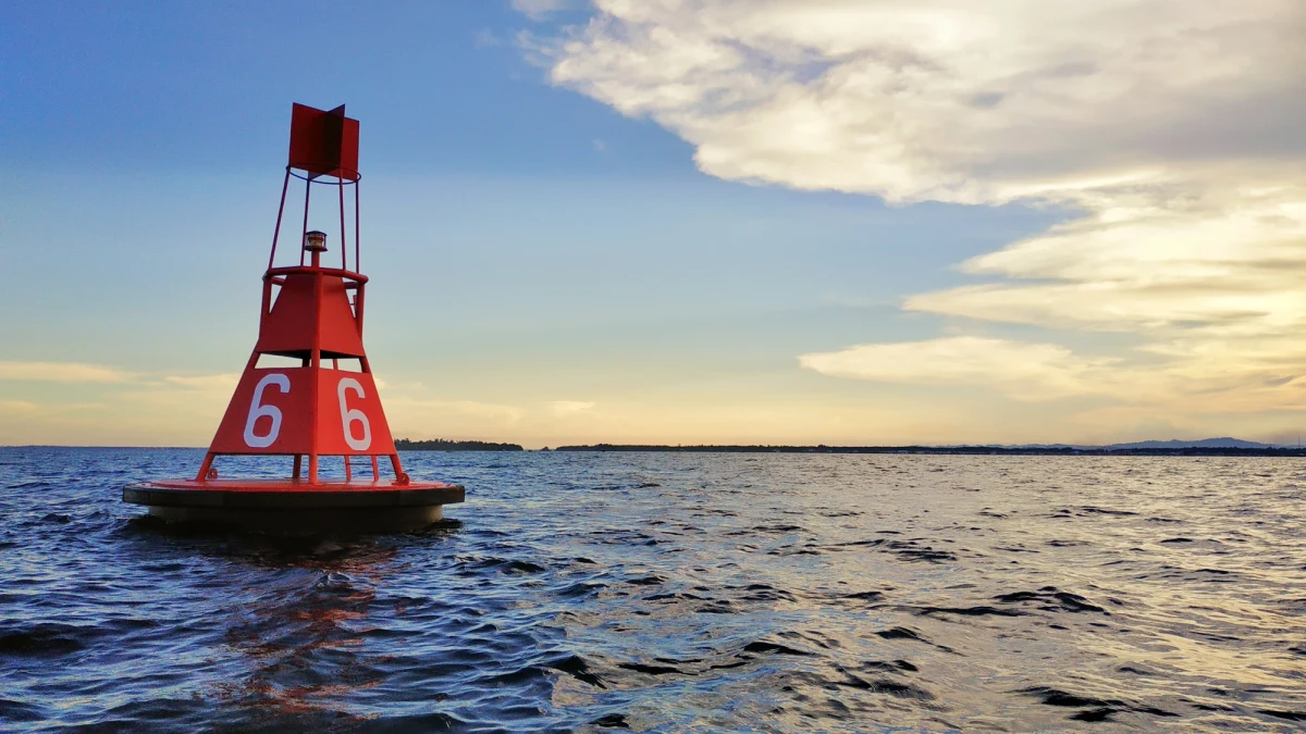 Dwa dni czekał na ratunek brazylijski rybak, który podczas połowu wypadł ze swojej łodzi na Atlantyku. Mężczyźnie udało się dopłynąć do boi i wspiąć na nią. Jak przyznał, był przekonany, że nikomu nie uda się do niego dotrzeć. 