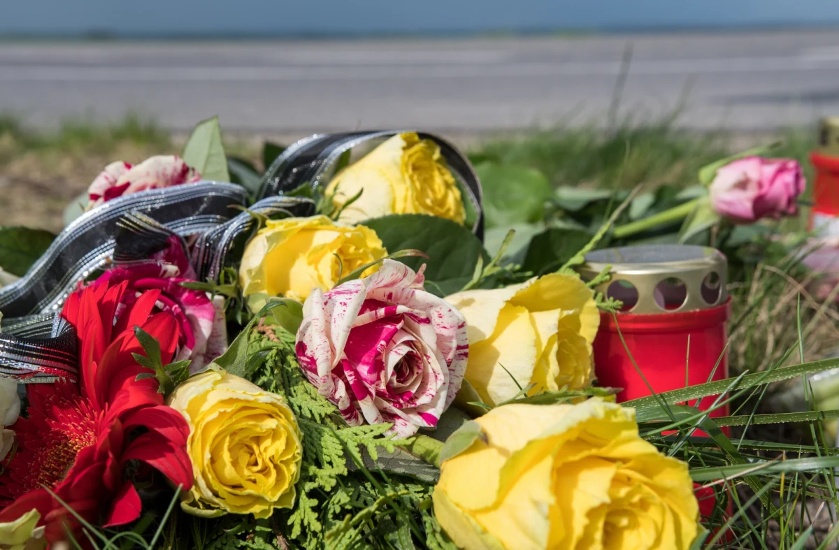 Troje dzieci przeżyło na odludziu w zachodniej Australii dwa dni w 30-stopniowym upale po koszmarnym wypadku, w którym zginęli ich rodzice. Maluchy czekały na ratunek uwięzione we wraku samochodu, tuż obok ciał mamy i taty.