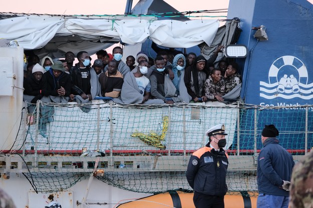 Organizacje pomagające migrantom będą karane? "Moralnie niedopuszczalne"