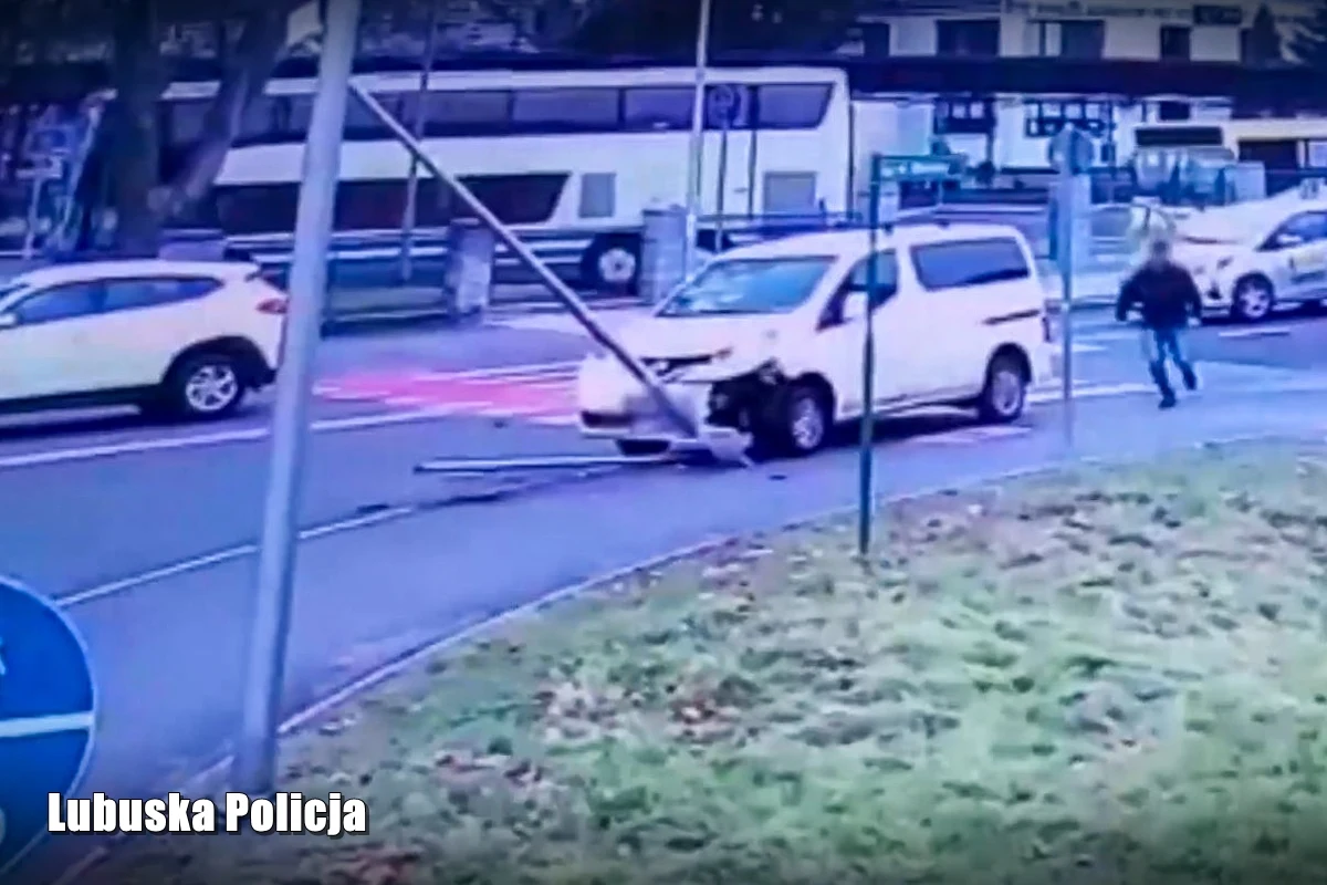 Groźny wypadek zarejestrowały wczoraj kamery miejskiego monitoringu w Zielonej Górze. Kierująca białym nissanem 55-latka wjechała na chodnik, a potem uderzyła w latarnię. Kobietę przewieziono do szpitala.