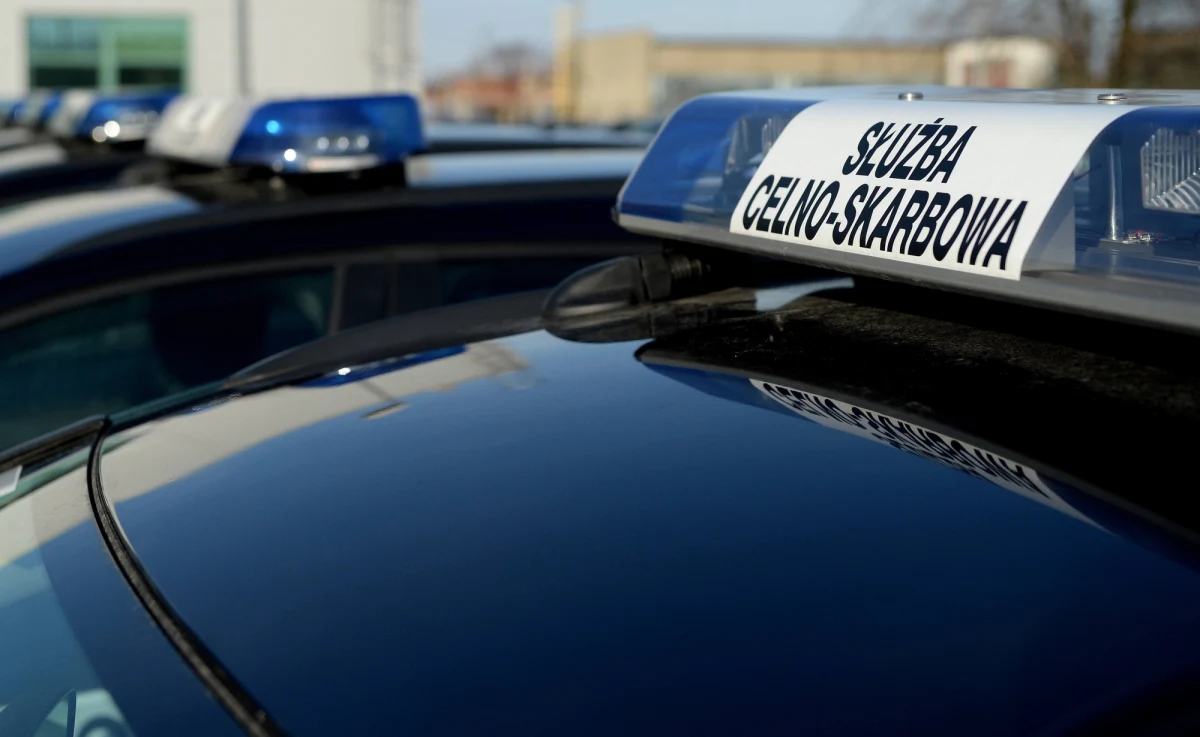 ​170 osób znajdzie pracę w Podkarpackim Urzędzie Celno-Skarbowym w Przemyślu - poinformowała rzeczniczka prasowa Izby Administracji Skarbowej w Rzeszowie Edyta Chabowska. Dodała, że pierwotnie w trwającym naborze kwalifikacyjnym planowano zatrudnić 50 osób.