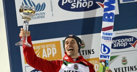 Piotr Żyła drugi, a lider Pucharu Świata Dawid Kubacki trzeci w Oberstdorfie! Polacy świetnie rozpoczęli Turniej Czterech Skoczni. Zwyciężył znakomity dzisiaj Norweg Halvor Egner Granerud.