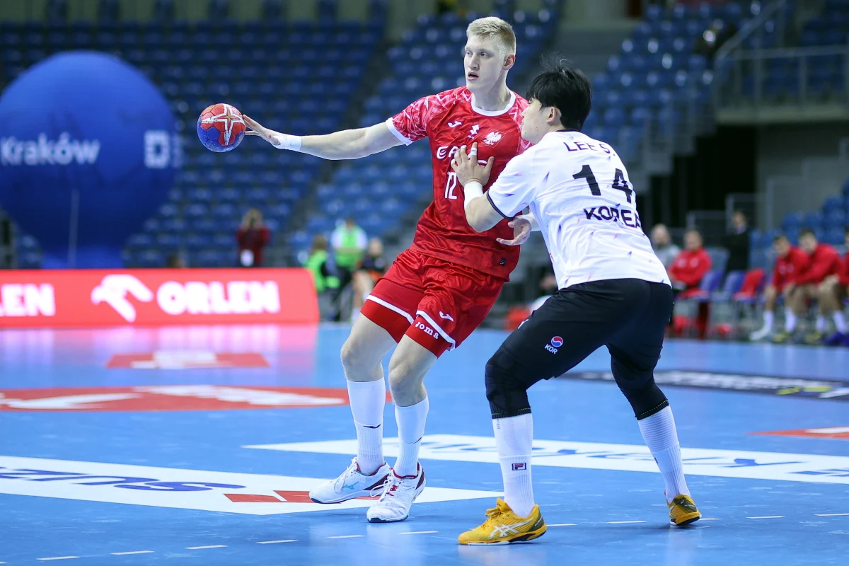 Polscy piłkarze ręczni wygrali z Koreą Płd. 31: 27 w swoim drugim meczu odbywającego się w Krakowie Turnieju 4Nations Cup. W pierwszym czwartkowym spotkaniu Tunezja pokonała Brazylię 29:24 (18:16). W środowych meczach biało-czerwoni ulegli Tunezji 31:32, a Korea Płd. pokonała Brazylię 28:22.