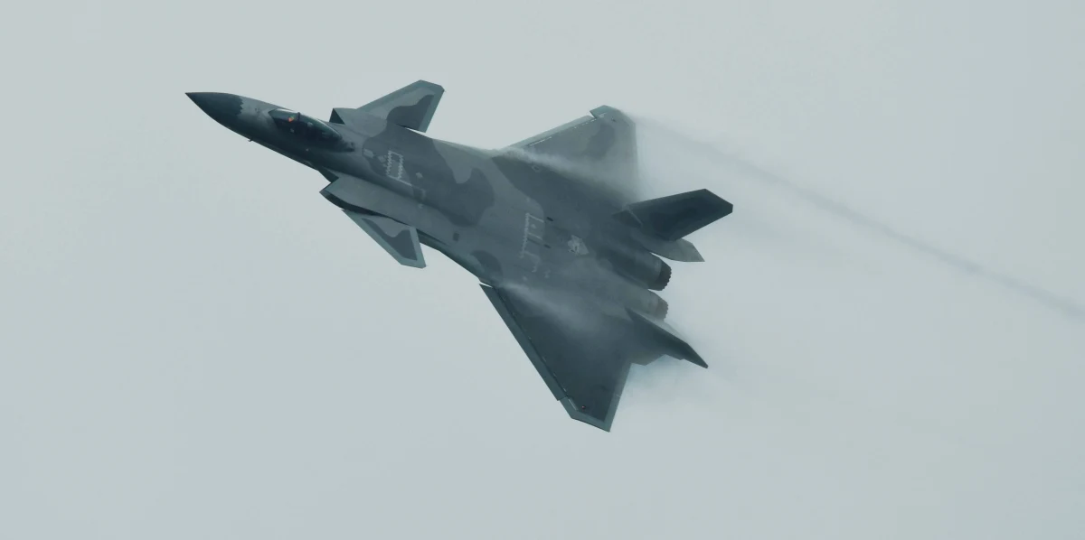 ​Siły zbrojne USA poinformowały w czwartek, że 21 grudnia nad Morzem Południowochińskim myśliwiec ChRL wykonał "niebezpieczny manewr" w sąsiedztwie samolotu amerykańskich sił powietrznych.