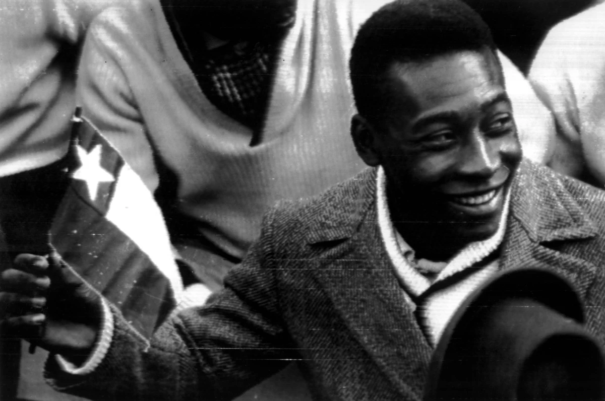 ​"Urodziłem się, by grać w piłkę nożną, tak jak Beethoven urodził się, by pisać muzykę, a Michał Anioł, by malować" - to jeden z cytatów o sobie samym zmarłego w czwartek w wieku 82 lat legendarnego Brazylijczyka Pelego.