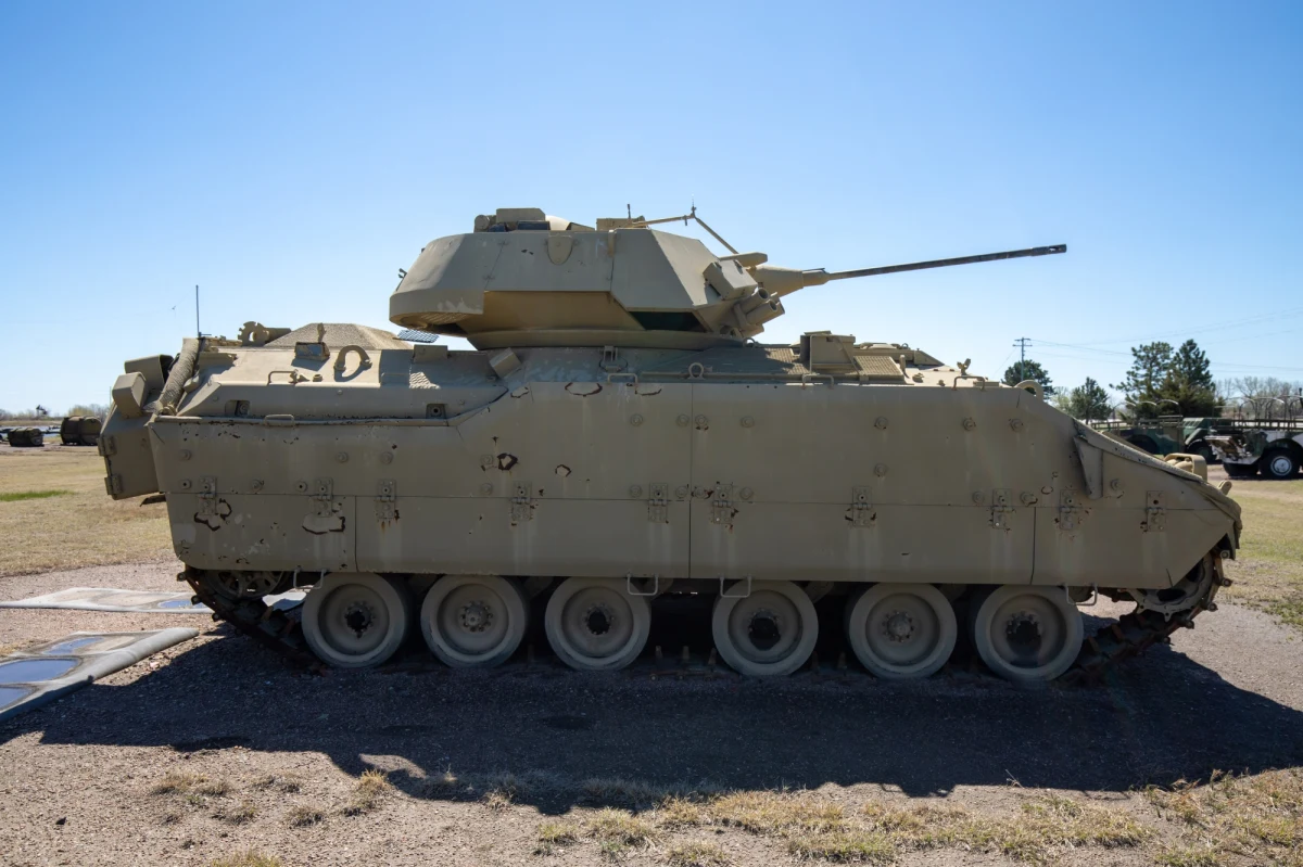 Administracja USA rozważa przekazanie wozów bojowych Bradley w ramach kolejnego pakietu pomocy wojskowej dla Ukrainy - podał Bloomberg. Według ekspertów włączenie tych pojazdów do służby mogłoby jednak zająć miesiące.