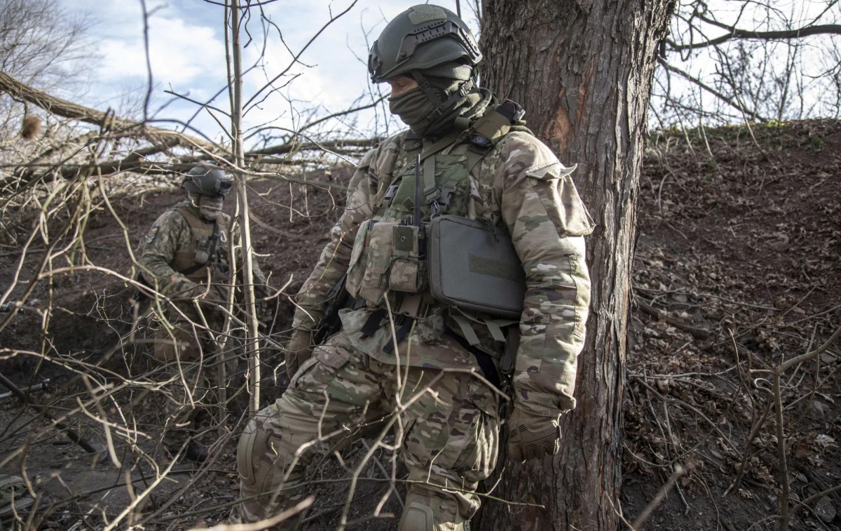 Amerykański Instytut Studiów nad Wojną (ISW) ocenił w najnowszym raporcie, że powtarzające się ukraińskie uderzenia na cele wojskowe na terytorium Rosji pokazują nieskuteczność rosyjskiej obrony powietrznej przed dronami. Think tank przewiduje ponadto, że tego typu ataki zaostrzą wewnętrzną krytykę w Rosji.