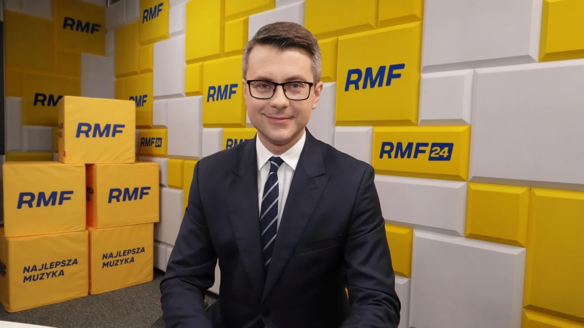 "Moja wiara jest coraz mniejsza w tym zakresie, ale to nie znaczy, że jej nie ma w ogóle" - mówił w Rozmowie w południe w RMF FM rzecznik rządu Piotr Müller pytany o to, czy Solidarna Polska zmieni swoje stanowisko ws. ustawy o Sądzie Najwyższym, która miałaby odblokować środki z Krajowego Planu Odbudowy dla Polski. "Czasami mam wrażenie, że brakuje dobrej woli ze strony Solidarnej Polski" - dodał. 