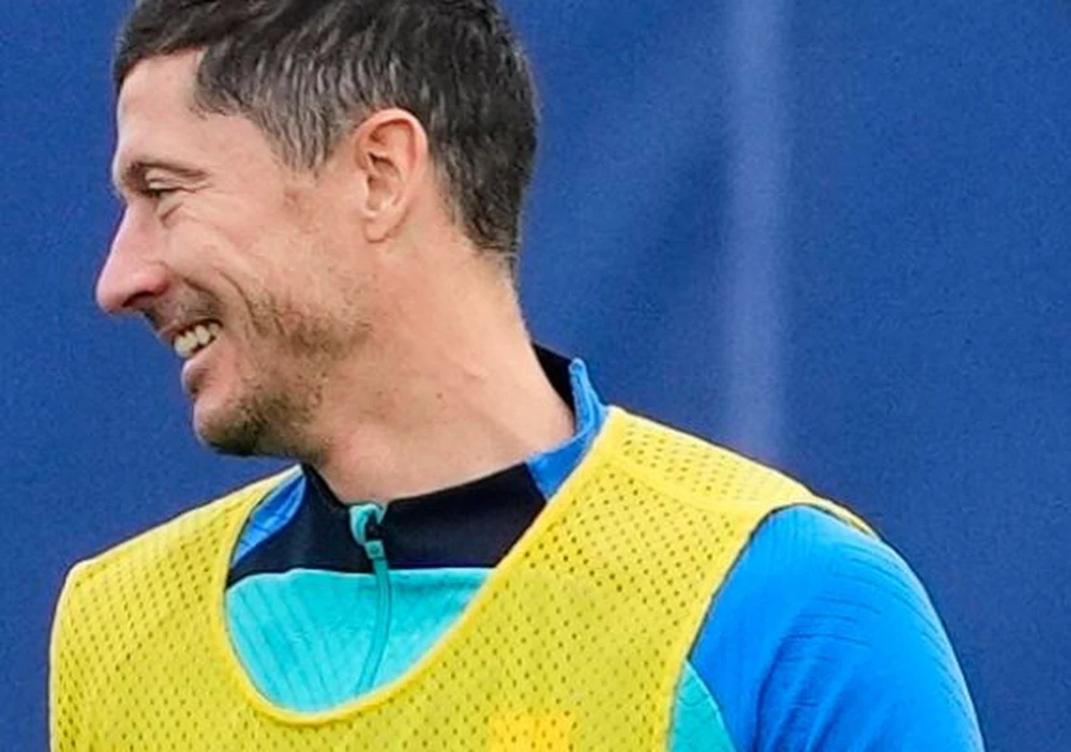 Sąd Centralny w Madrycie cofnął karę zawieszenia nałożoną na polskiego napastnika FC Barcelony Roberta Lewandowskiego z powodu czerwonej kartki, jaką otrzymał 8 listopada w spotkaniu z Osasuną Pampeluna. Oznacza to, że będzie mógł zagrać już 31 grudnia w starciu z Espanyolem.