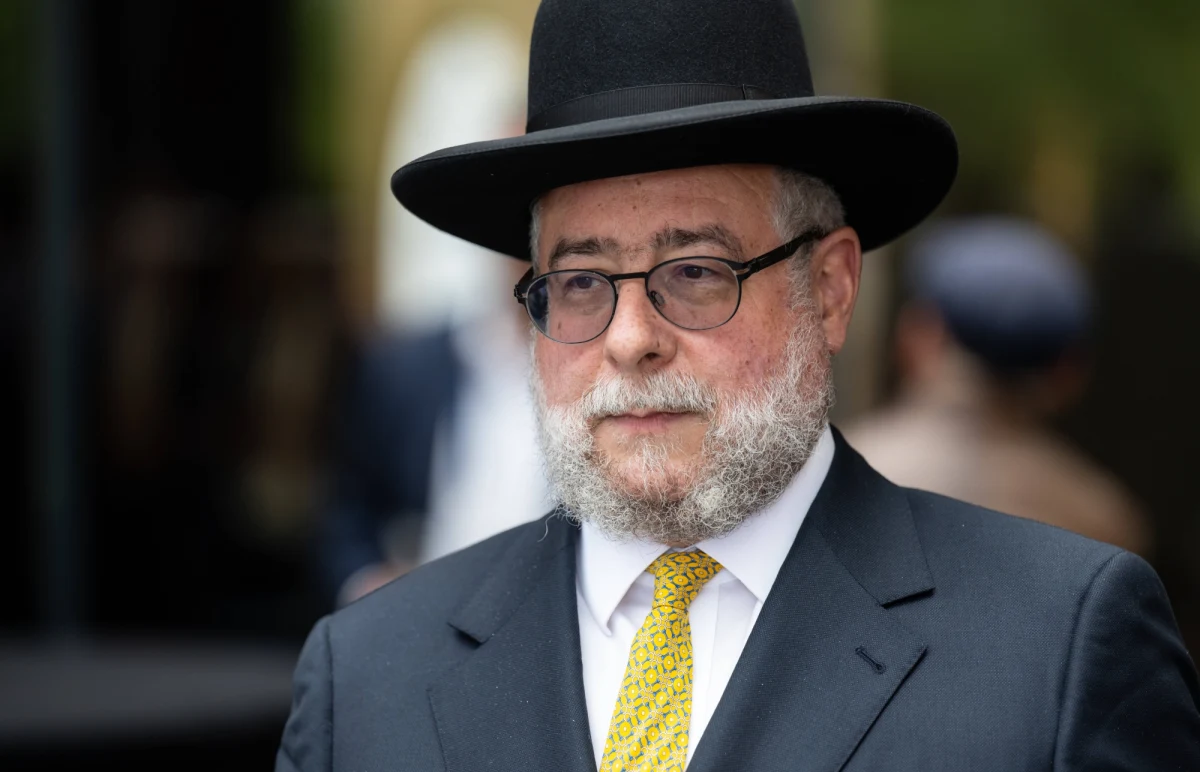 Były naczelny rabin Moskwy Pinchas Goldschmidt w rozmowie z dziennikiem "Guardian" zaapelował do rosyjskich Żydów, by opuścili Rosję "póki jeszcze mogą", zanim niepowodzenia Kremla w wojnie na Ukrainie sprawią, że zrobi się z nich "kozły ofiarne".