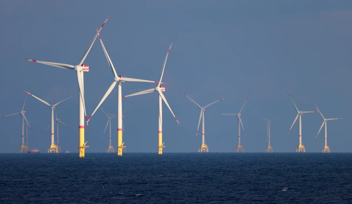 Od 1 stycznia kamery monitorujące zaczną działać na Morzu Północnym w celu zabezpieczenia infrastruktury krytycznej, takiej jak turbiny wiatrowe czy podwodne rurociągi - poinformował belgijski minister ds. Morza Północnego Vincent Van Quickenborne.