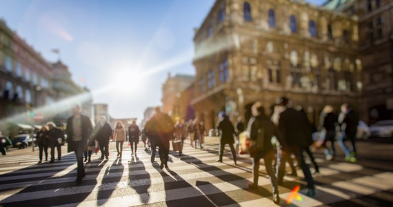 W ostatnią sobotę roku spodziewać możemy się zaskakująco wysokiej temperatury. Na południowym zachodzie kraju spodziewanych jest nawet 16 stopni Celsjusza. Sylwestrowa noc również będzie bardzo ciepła. Na zachodzie do 12-13 stopni na plusie. Podobnie