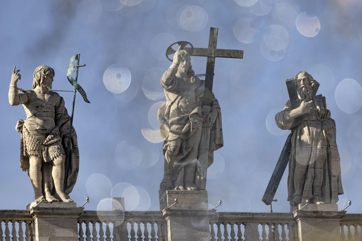 Stolica Apostolska w wydanym komunikacie poinformowała, że msza pogrzebowa emerytowanego papieża Benedykta XVI odbędzie się w czwartek 5 stycznia pod przewodnictwem papieża Franciszka. Ciało zmarłego papieża emeryta zostanie następnie złożone w Grotach Watykańskich.