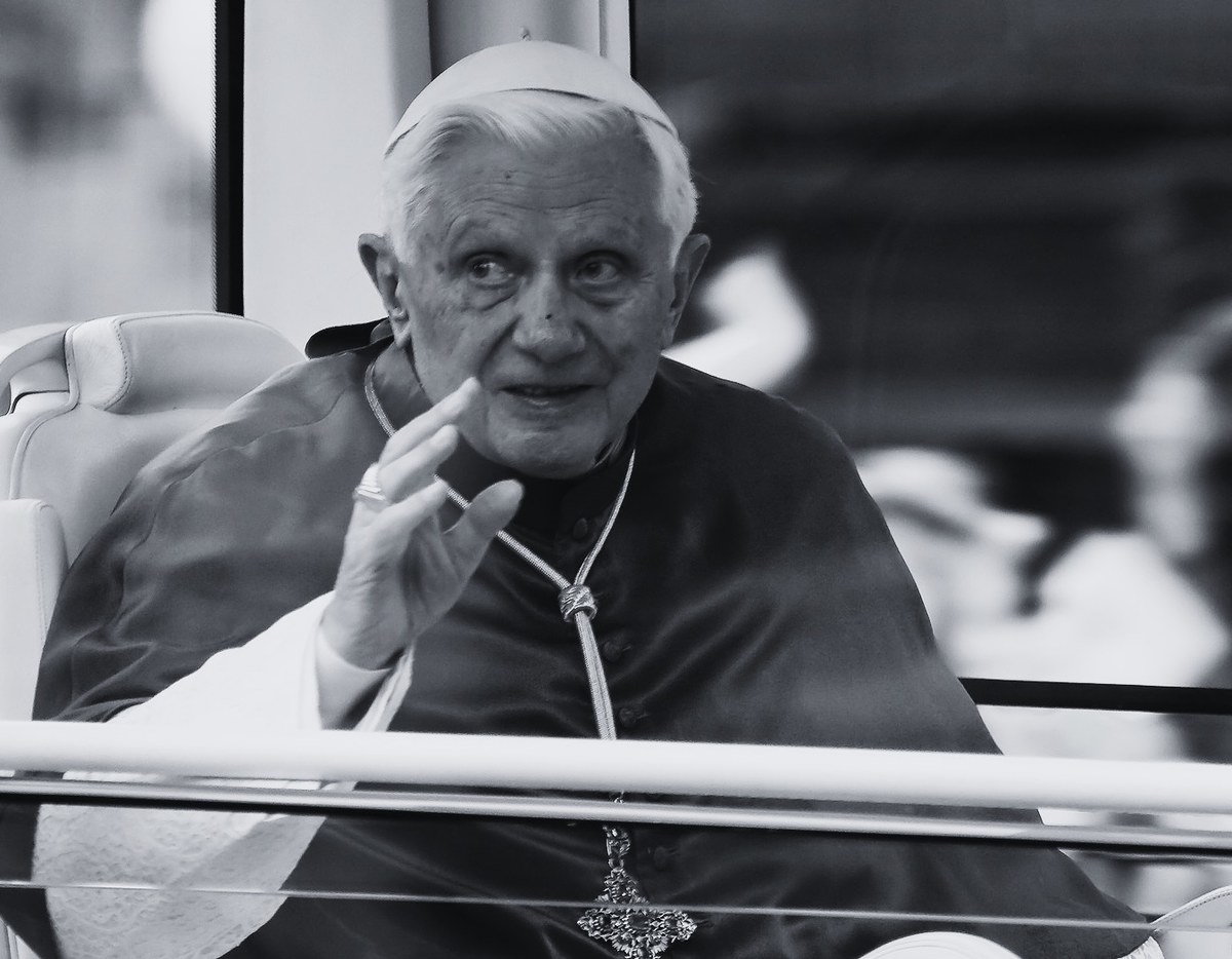 "Jezu, kocham Ciebie" - to ostatnie słowa wypowiedziane przez emerytowanego papieża Benedykta XVI przed śmiercią. Przytoczył je argentyński dziennik "La Nacion", powołując się na źródła w Watykanie. 
