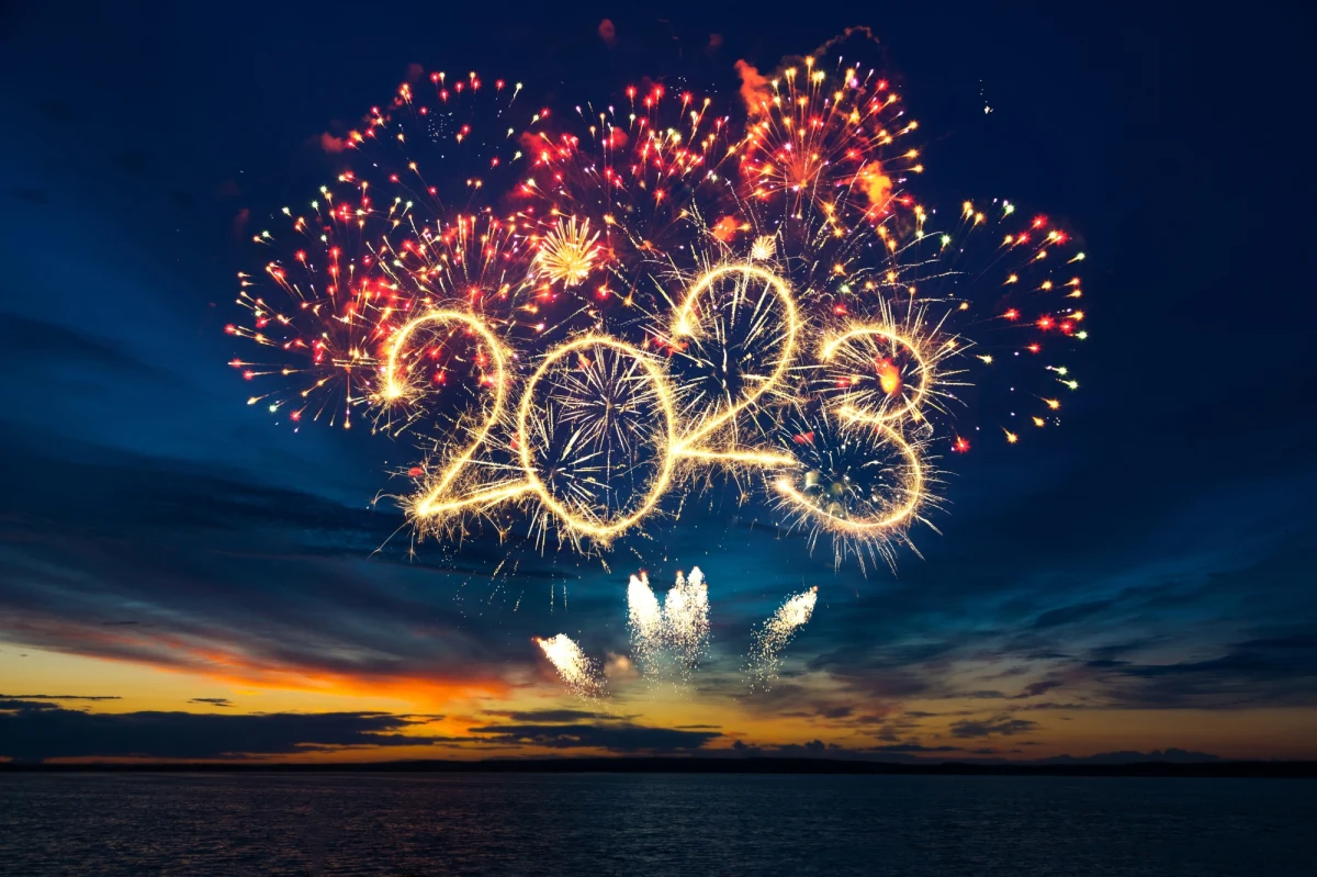 Miliony ludzi na świecie przywitały już 2023 rok. Również w Polsce - równo o północy - wystrzeliły korki od szampana i złożyliśmy sobie życzenia. W ten sposób powitaliśmy Nowy Rok!