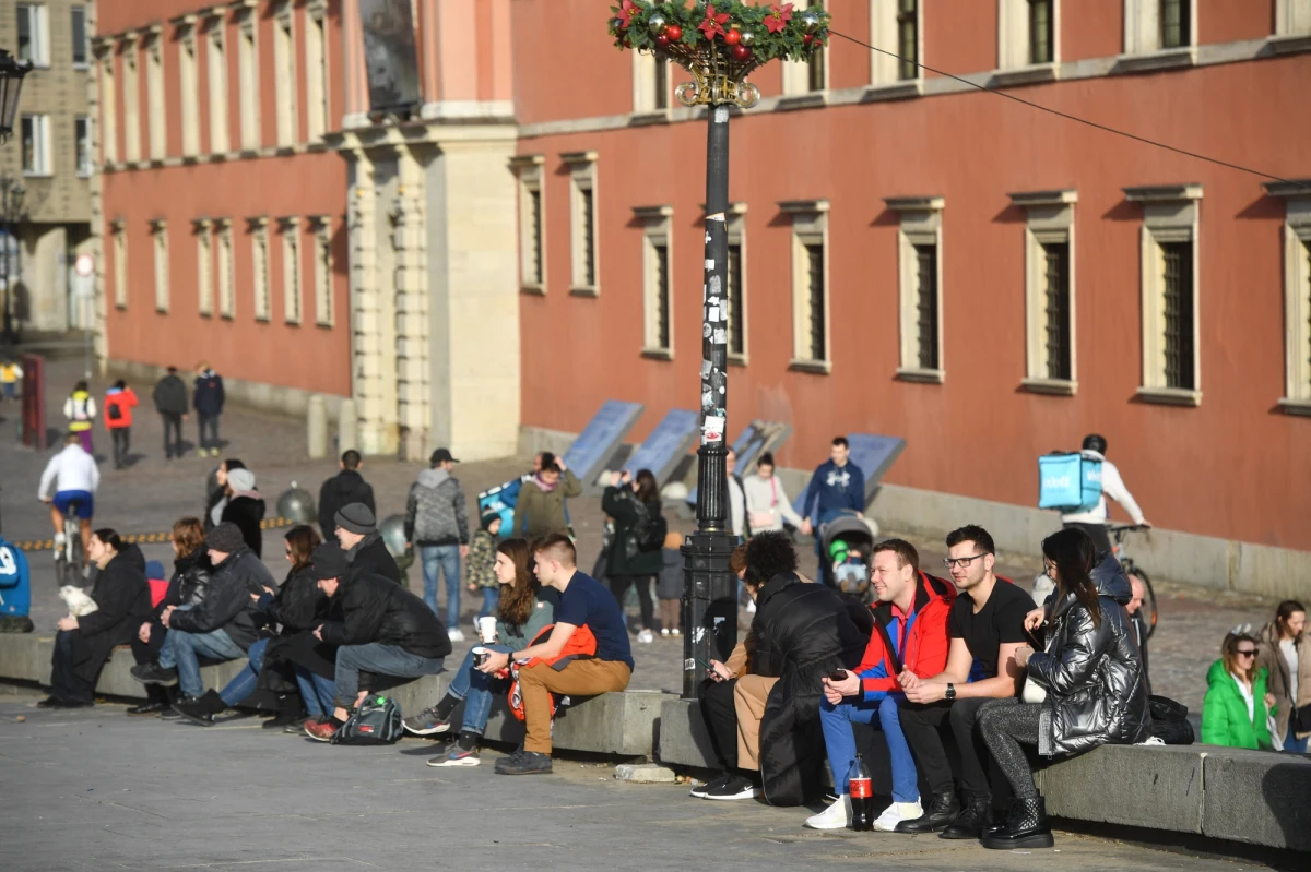 W pierwszym dniu 2023 roku temperatura maksymalna wyniesie od 12-13 stopni Celsjusza na wschodzie do 17 stopni na zachodzie kraju. Podobna pogoda z rekordowo wysoką temperaturą utrzyma się także w poniedziałek.