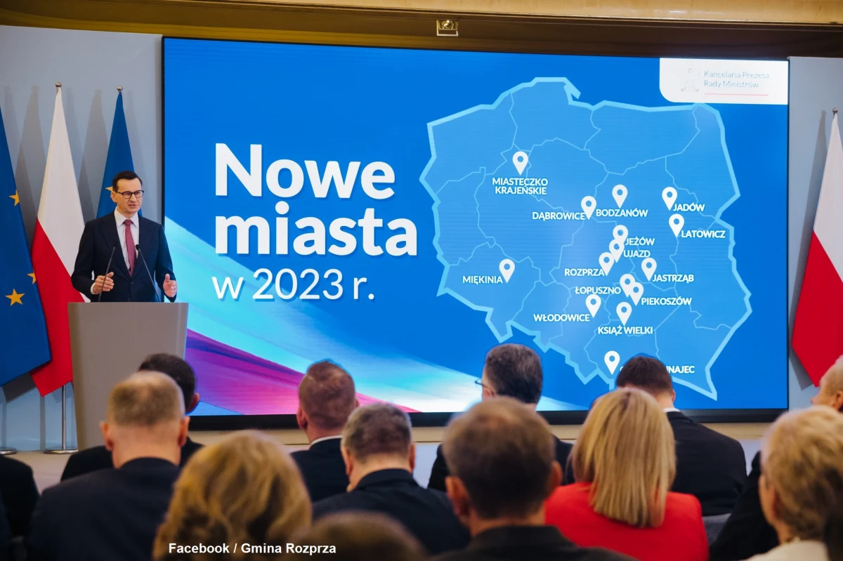 1 stycznia status miasta otrzymało 15 miejscowości. Cztery z nich znajdują się w woj. łódzkim, cztery na Mazowszu, dwie w Małopolsce, dwie w woj. świętokrzyskim, jedna na Dolnym Śląsku, jedna w Śląskiem i jedna w Wielkopolsce. W tej chwili w Polsce jest łącznie 979 miast.
