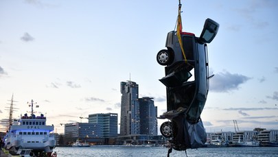 Gdynia: Auto wjechało do basenu portowego. Kierowca nie żyje