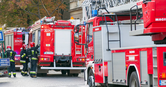 Państwowa Straż Pożarna poinformowała w niedzielę, że w 2022 roku strażacy odnotowali ponad 600 tysięcy wyjazdów. Podkreślono, że to najwyższa liczba interwencji w 30-letniej historii PSP.