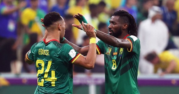 Kameruński Związek Piłki Nożnej (FECAFOOT) poinformował, że aż 21 z 30 piłkarzy występujących w reprezentacji do lat 17 zostało przyłapanych na zaniżaniu swojego wieku. Oszustom w trybie natychmiastowym kazano opuścić zgrupowanie.
