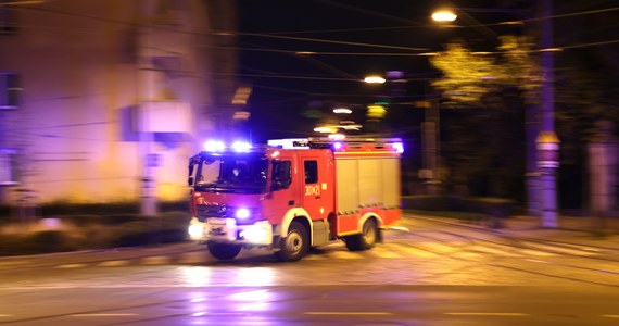 W nocy spłonął budynek byłej poczekalni dworcowej w Olkuszu w Małopolsce. Nikomu nic się nie stało.