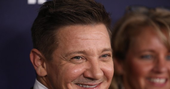 Amerykański aktor Jeremy Renner został ciężko ranny i przebywa w szpitalu. Media podają, że miał wypadek związany z odśnieżaniem. Jeremy Renner znany jest m.in. z filmu "The Hurt Locker - W pułapce wojny" oraz roli Hawkeyea w adaptacjach komiksów Marvela.