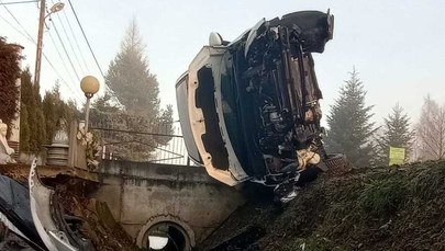 Straciła panowanie nad autem i uderzyła w betonowy przepust. Groźny wypadek w Osobnicy