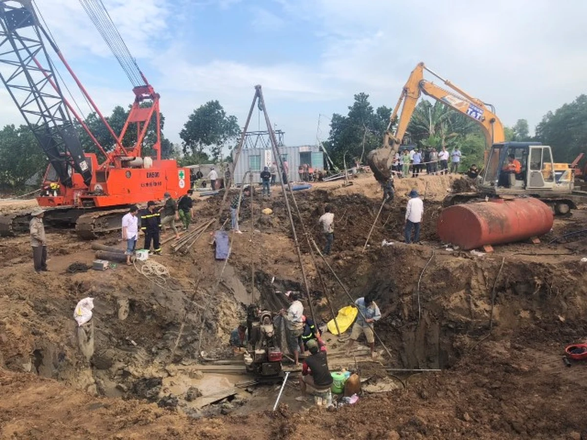 W południowym Wietnamie trwa akcja ratowania 10-letniego chłopca, który w sylwestra wpadł do rurowego pala fundamentowego na budowie mostu – podała agencja Reutera. Według miejscowych mediów w akcji uczestniczą setki osób i ciężki sprzęt.